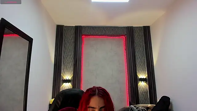 Snapshot of selene_red_ chatting on March 21, 12:39 pm selene red online show from March 21, 12:39 pm