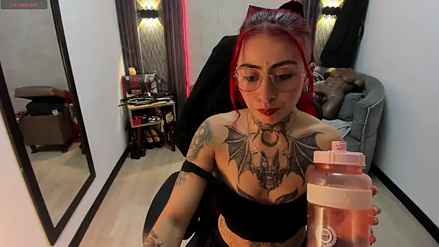 Snapshot of selene_red_ chatting on March 21, 3:46 pm selene red online show from March 21, 3:46 pm