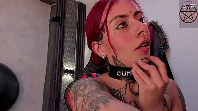 Snapshot of selene_red_ chatting on September 20, 2:23 am selene red online show from September 20, 2:23 am