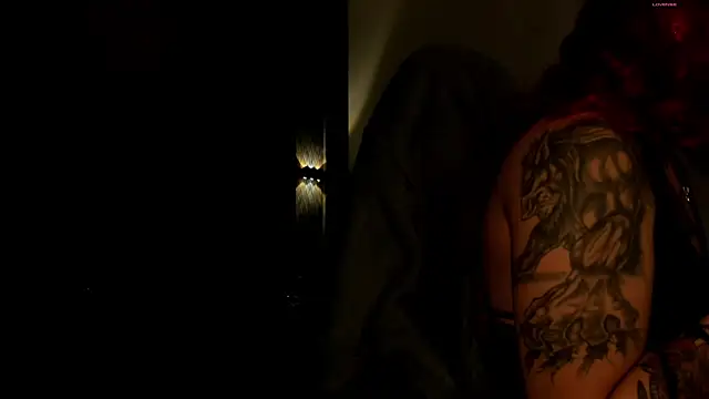 Snapshot of selene_red_ chatting on October 6, 1:52 pm selene red online show from October 6, 1:52 pm