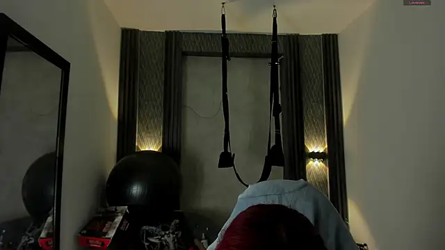 Snapshot of selene_red_ chatting on October 7, 1:52 pm selene red online show from October 7, 1:52 pm