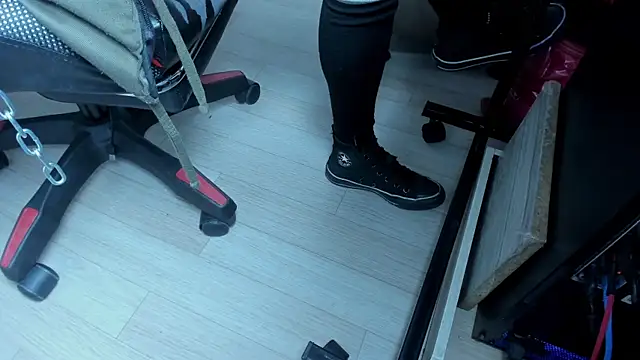 Snapshot of selene_red_ chatting on October 13, 2:50 pm selene red online show from October 13, 2:50 pm