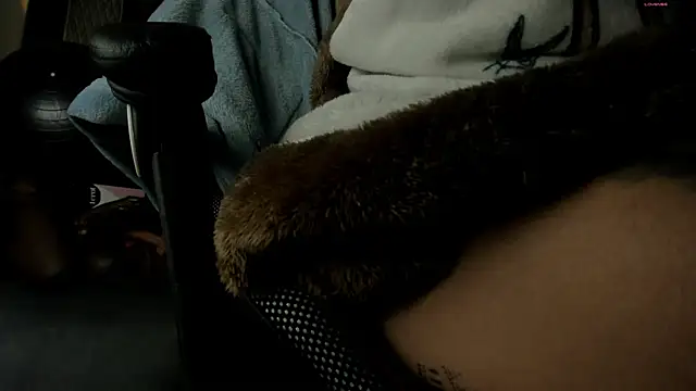 Snapshot of selene_red_ chatting on October 22, 1:55 pm selene red online show from October 22, 1:55 pm