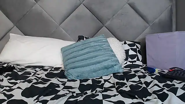 Snapshot of LOYAL_SASHA chatting on December 26, 1:18 am LOYAL SASHA online show from December 26, 1:18 am