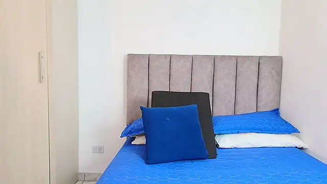 Snapshot of karina_lewis_ chatting on December 21, 3:03 am karina lewis online show from December 21, 3:03 am