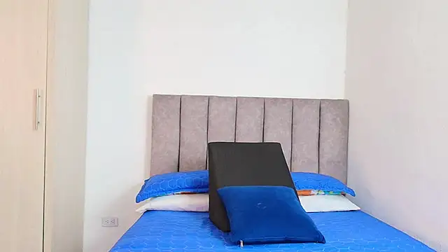 Snapshot of karina_lewis_ chatting on December 27, 3:20 am karina lewis online show from December 27, 3:20 am