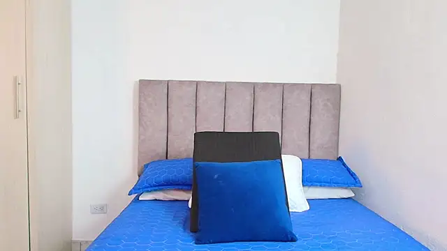 Snapshot of karina_lewis_ chatting on December 28, 3:15 am karina lewis online show from December 28, 3:15 am