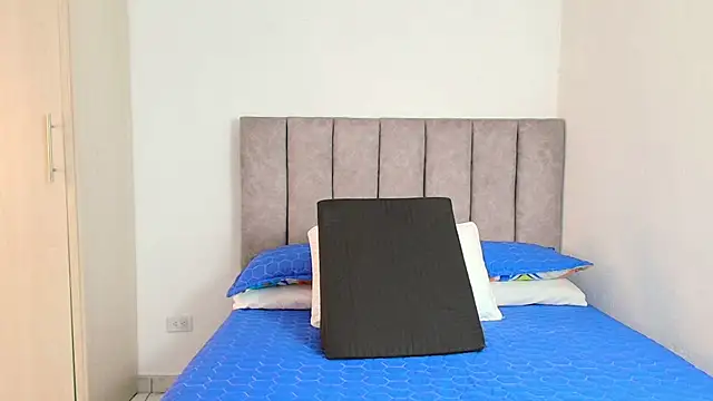 Snapshot of karina_lewis_ chatting on January 13, 3:23 am karina lewis online show from January 13, 3:23 am