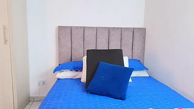 Snapshot of karina_lewis_ chatting on January 16, 3:23 am karina lewis online show from January 16, 3:23 am