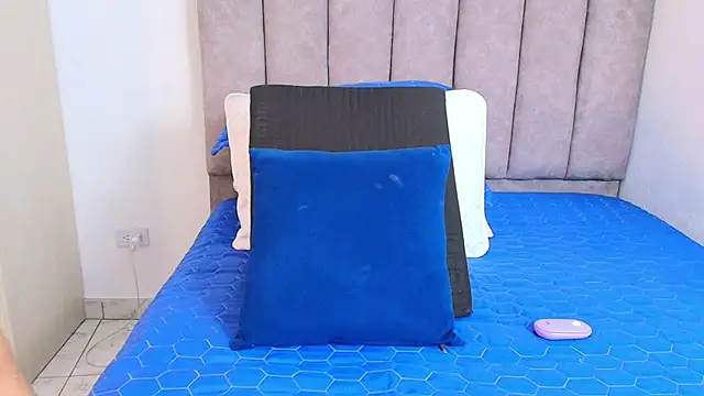 Snapshot of karina_lewis_ chatting on January 18, 6:13 am karina lewis online show from January 18, 6:13 am