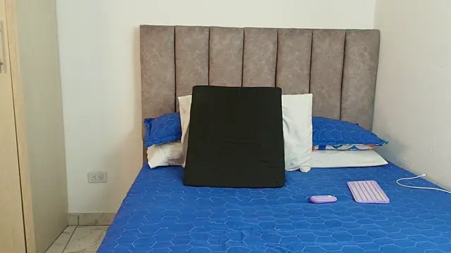 Snapshot of karina_lewis_ chatting on February 26, 7:09 am karina lewis online show from February 26, 7:09 am