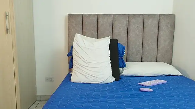 Snapshot of karina_lewis_ chatting on March 3, 6:59 am karina lewis online show from March 3, 6:59 am