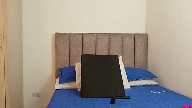 Snapshot of karina_lewis_ chatting on March 5, 4:13 am karina lewis online show from March 5, 4:13 am