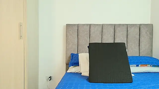 Snapshot of karina_lewis_ chatting on March 22, 3:30 am karina lewis online show from March 22, 3:30 am