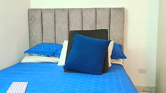 Snapshot of karina_lewis_ chatting on September 11, 4:23 am karina lewis online show from September 11, 4:23 am