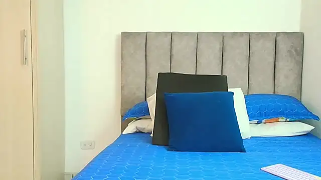 Snapshot of karina_lewis_ chatting on September 22, 4:03 am karina lewis online show from September 22, 4:03 am