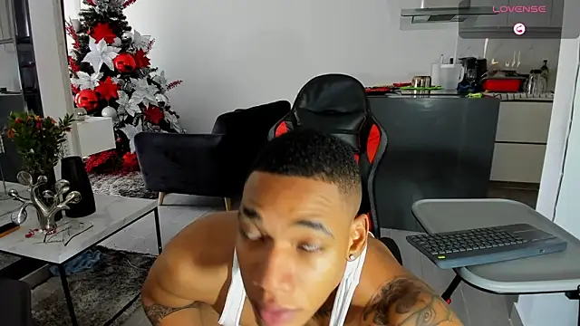 TROYWESLY- online show from January 6, 5:38 pm