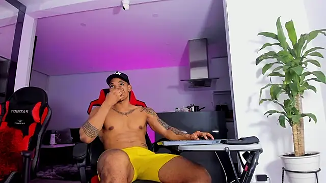 TROYWESLY- online show from February 12, 1:41 am