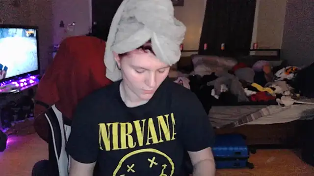 Snapshot of Elliewgfs chatting on December 16, 1:31 am Elliewgfs online show from December 16, 1:31 am