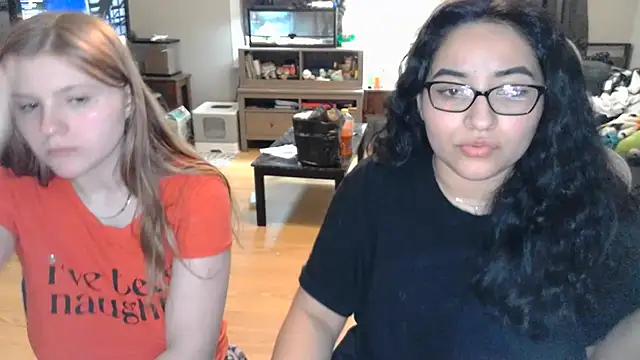 Snapshot of Elliewgfs chatting on March 4, 3:44 am Elliewgfs online show from March 4, 3:44 am