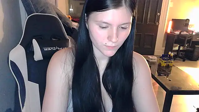 Snapshot of Elliewgfs chatting on December 19, 4:41 am Elliewgfs online show from December 19, 4:41 am