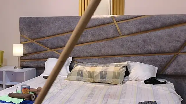 Julia Gomes online show from February 10, 10:30 pm