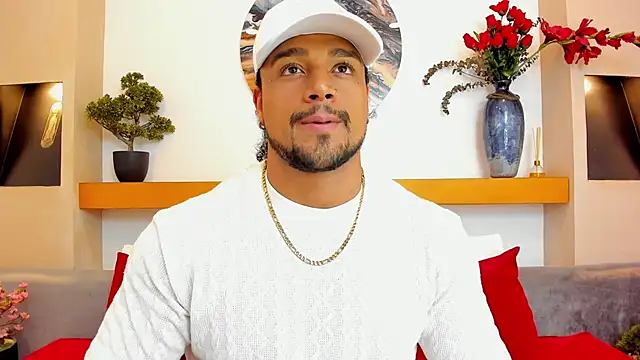 Snapshot of MikeEstevess chatting on December 6, 5:31 am MikeEstevess online show from December 6, 5:31 am