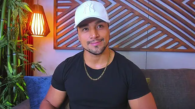 Snapshot of MikeEstevess chatting on January 24, 3:43 am MikeEstevess online show from January 24, 3:43 am