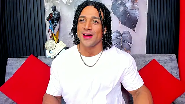 Snapshot of MikeEstevess chatting on October 10, 7:18 am MikeEstevess online show from October 10, 7:18 am