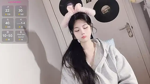 Qedgjwyz1 online show from March 17, 12:30 am