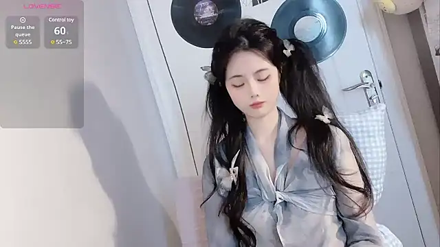 Qedgjwyz1 online show from March 19, 3:30 am