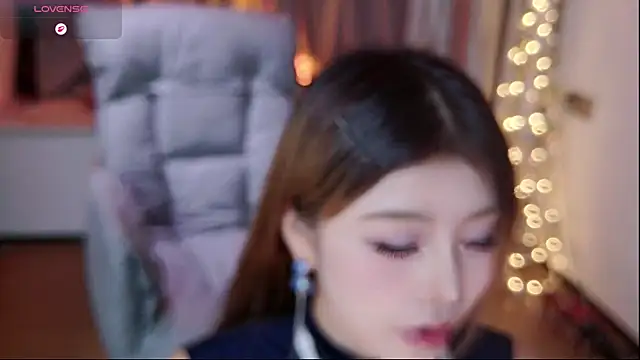 Momoever123456 online show from October 13, 2:28 pm