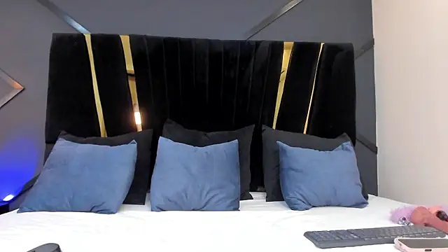 emily mooon online show from October 11, 2:44 am