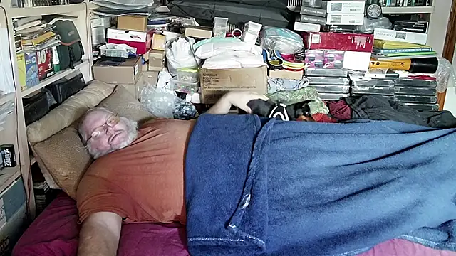 hadeszeuss2 online show from December 14, 1:38 pm