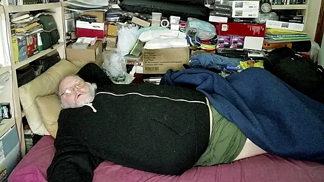 hadeszeuss2 online show from December 18, 8:47 pm