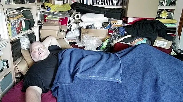 hadeszeuss2 online show from March 4, 2:42 pm