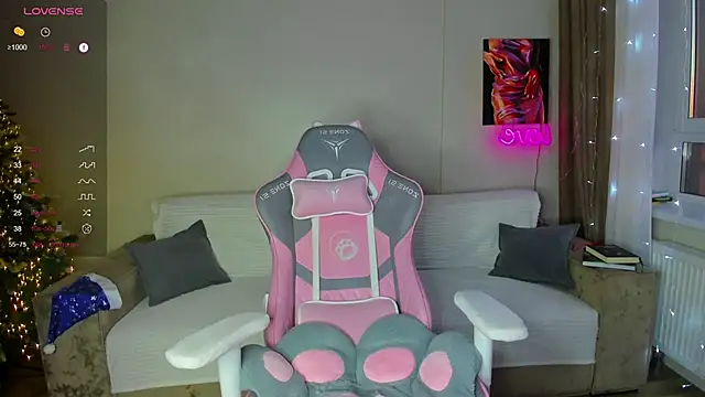 Snapshot of My_Emmy chatting on December 22, 10:17 am My Emmy online show from December 22, 10:17 am