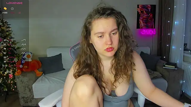 Snapshot of My_Emmy chatting on January 1, 10:54 am My Emmy online show from January 1, 10:54 am