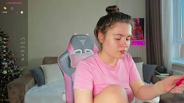 Snapshot of My_Emmy chatting on February 7, 2:50 am My Emmy online show from February 7, 2:50 am