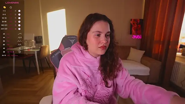 Snapshot of My_Emmy chatting on October 17, 9:56 am My Emmy online show from October 17, 9:56 am