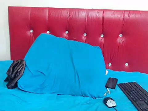 NaughtyKelly28 online show from March 19, 8:12 am