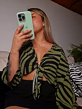 Karen San Miguel online show from January 19, 1:21 am