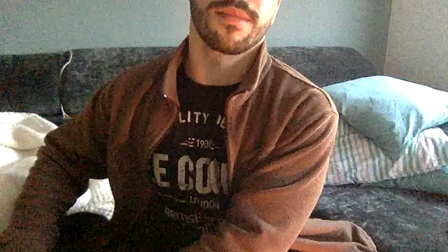 Snapshot of brian_g chatting on February 1, 9:32 am brian g online show from February 1, 9:32 am