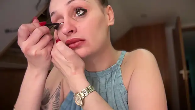 JeSuisUnTapin online show from December 5, 8:44 pm