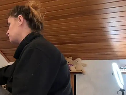 JeSuisUnTapin online show from October 18, 12:57 am