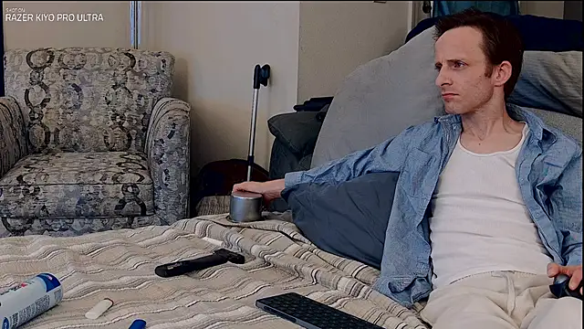 Snapshot of Dilldough405 chatting on December 15, 11:14 am Dilldough405 online show from December 15, 11:14 am