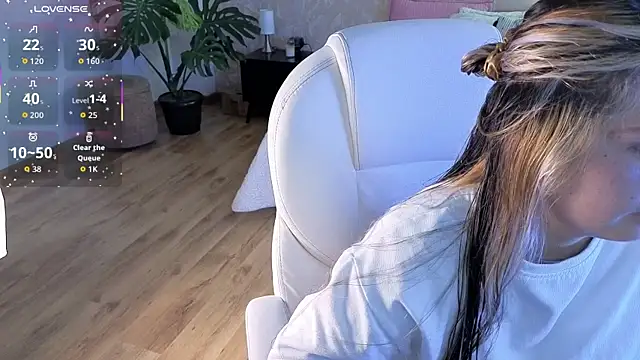 brandy sweet  online show from September 14, 11:20 am