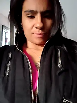 Snapshot of Leslly_ chatting on January 5, 9:36 pm Leslly online show from January 5, 9:36 pm