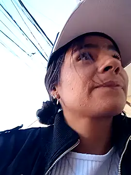 Snapshot of Leslly_ chatting on January 6, 8:50 pm Leslly online show from January 6, 8:50 pm