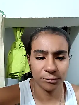 Snapshot of Leslly_ chatting on January 7, 10:32 am Leslly online show from January 7, 10:32 am